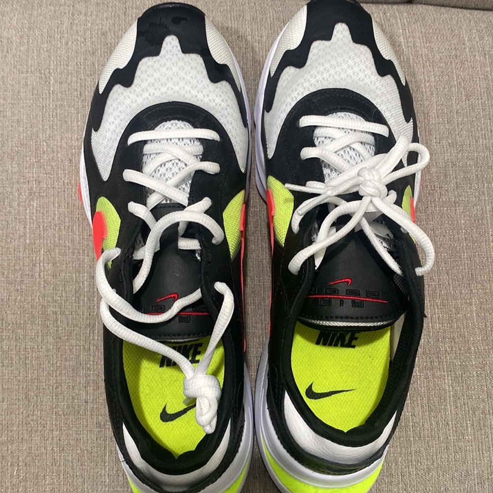 NIKE Athletic Shoes
